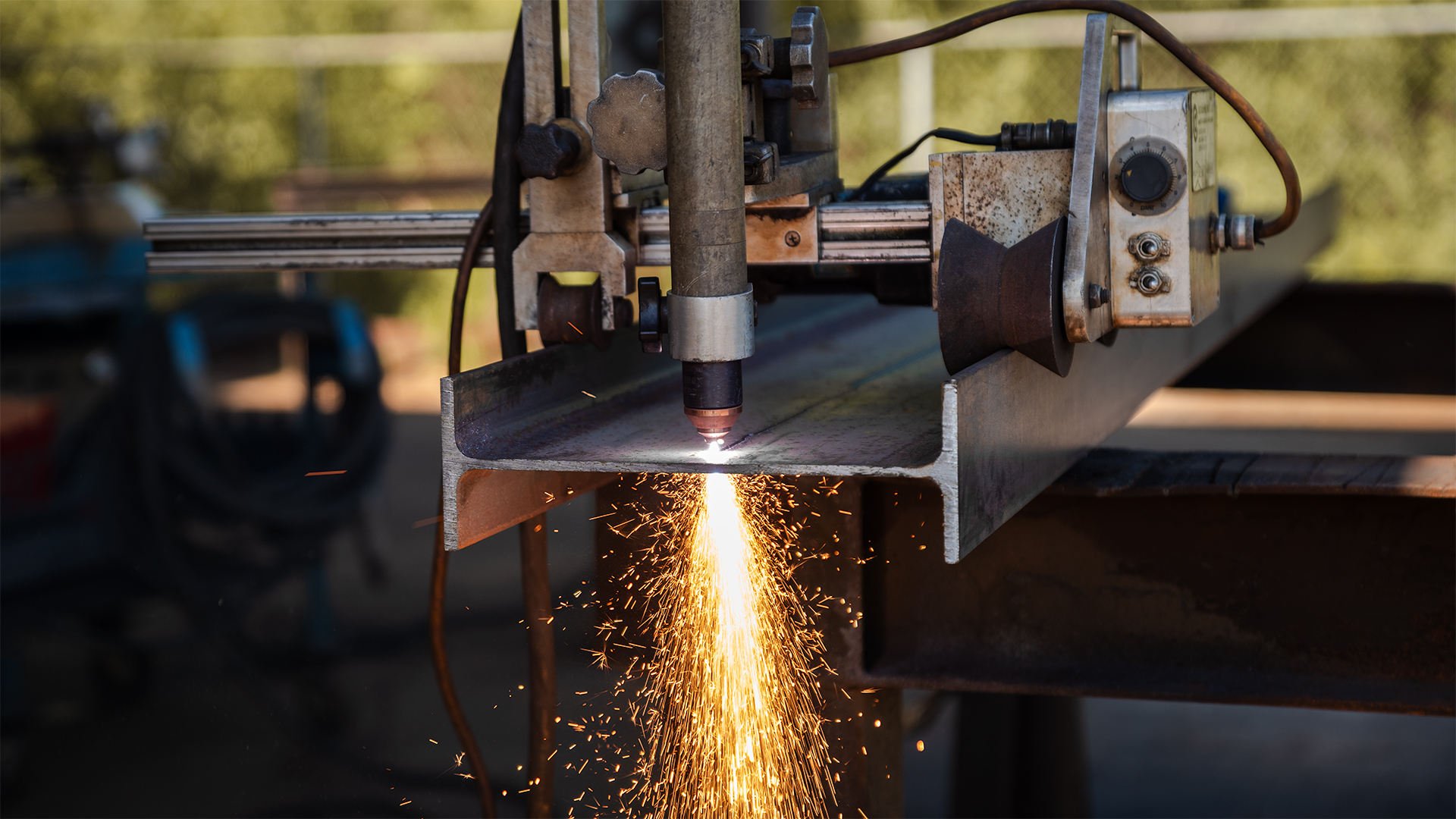 Steel supply beam splitting